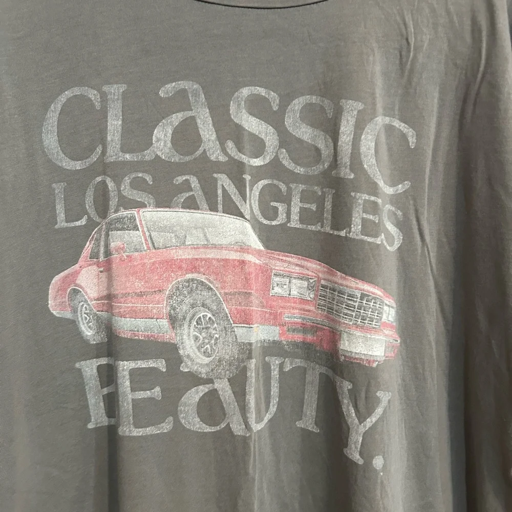 Classic Beauty Oversized Tee - Picture 5 of 7